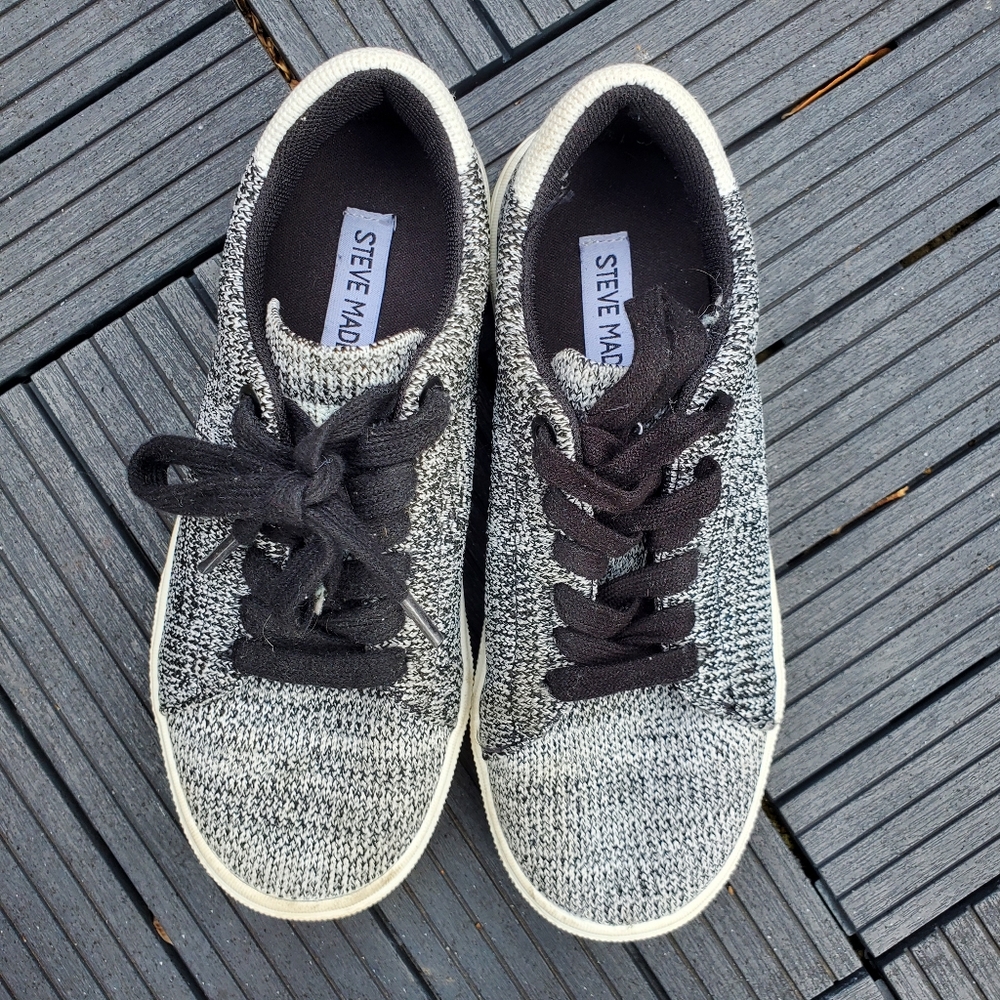 Steve Madden Youth Boy Black and White Shoes Size 4